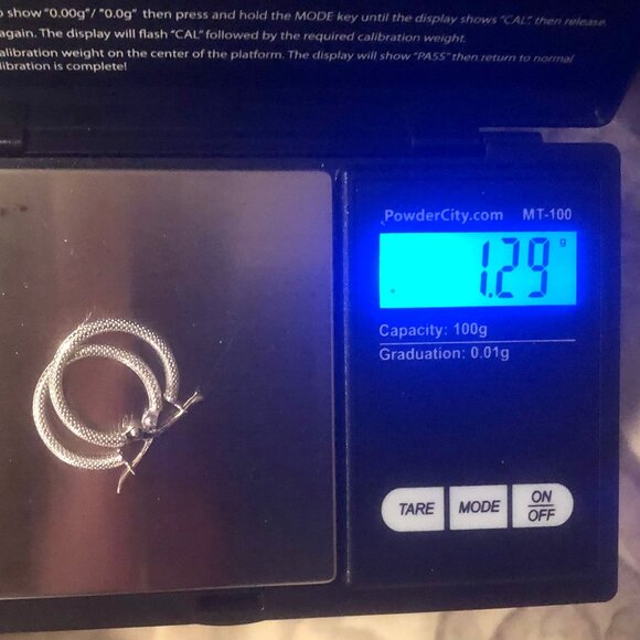 SOLID 14K WHITE GOLD TEXTURED SMALL HOOP PIERCED EARRINGS~1.29 GRAMS - Picture 3 of 8